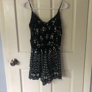 💙 Xhilaration Patterned Romper